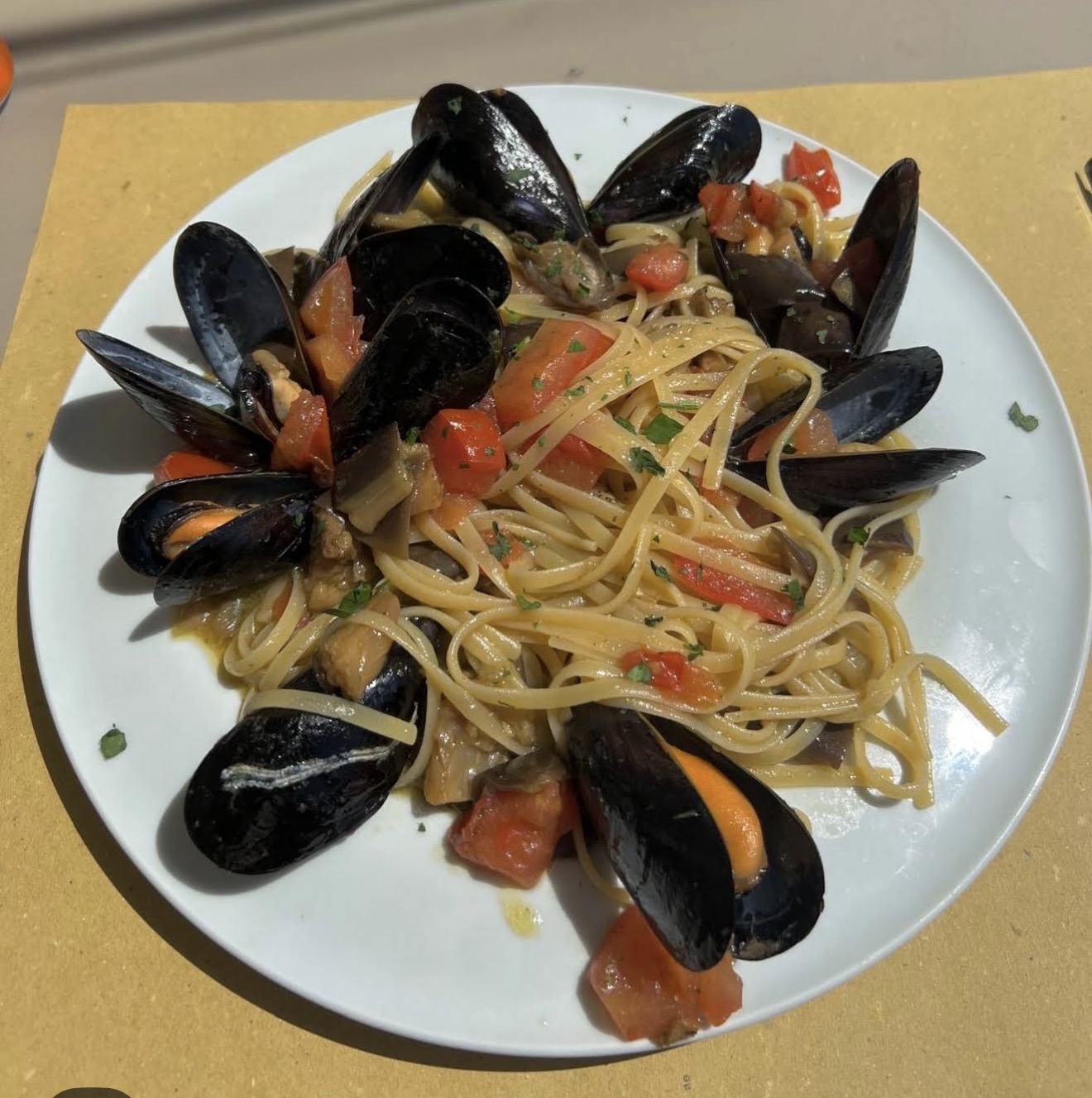 Linguine con cozze e melanzane